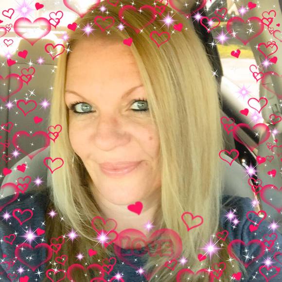 Meet your Posher, Nicole - Picture 1 of 1